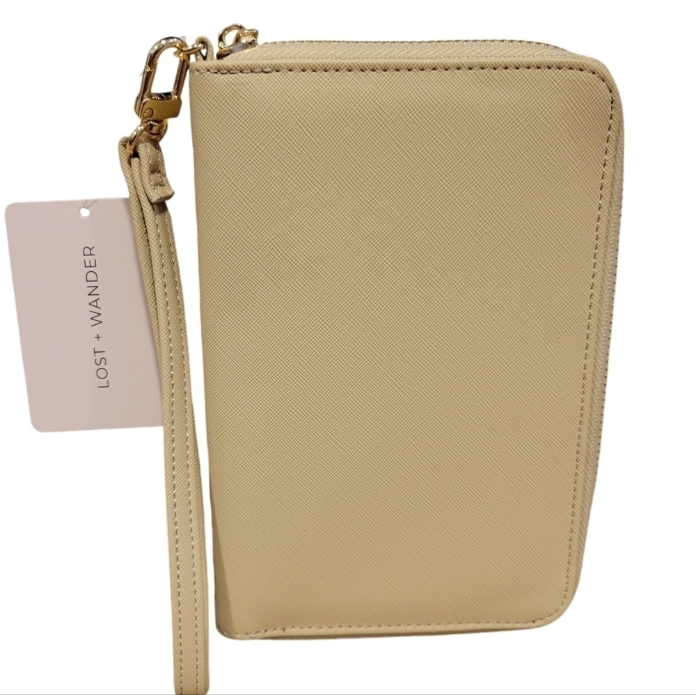 NWT | Lost + Wander | Worryfree Passport Wallet